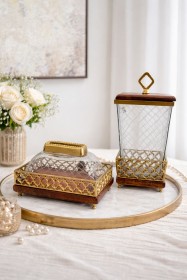 سطل مع بكيت محارم